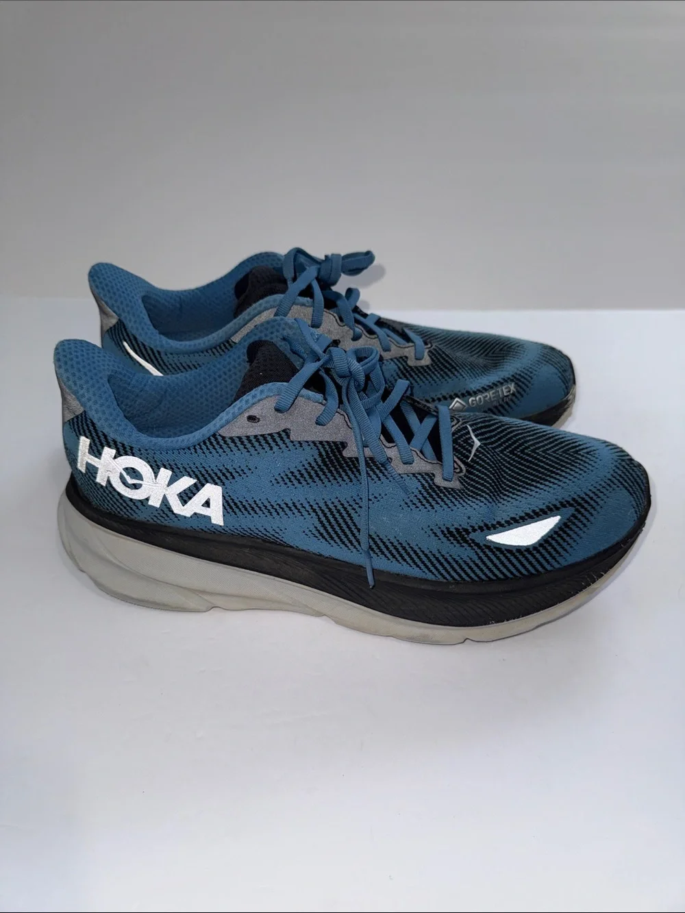 Hoka Men's Blue and Black Athletic Running shoes without insoles